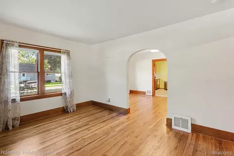 Living - 419 John M Ave, Clawson, MI 48017 photo 3 of 5