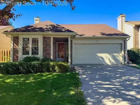 1580 Colony Dr, Rochester Hills, MI 48307