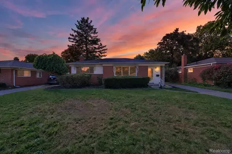 14147 Arcola St, Livonia, MI 48154