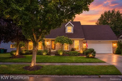 70155 Canterbury Dr, Richmond, MI 48062