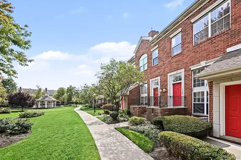 1467 Chesapeake Dr, Royal Oak, MI 48067