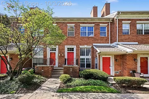 1467 Chesapeake Dr, Royal Oak, MI 48067