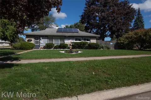 25405 Miracle Dr, Madison Heights, MI 48071
