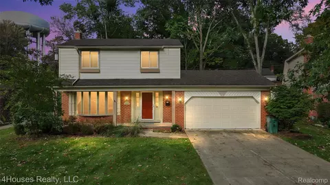 16036 Birwood Ave, Beverly Hills, MI 48025