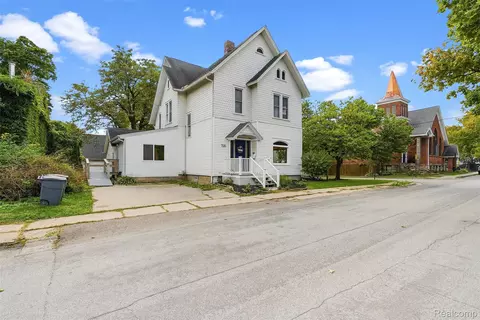 735 Liberty St, Lapeer, MI 48446