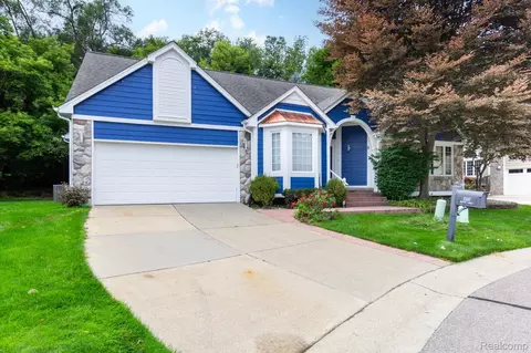 3387 Henley Ct, Rochester Hills, MI 48309