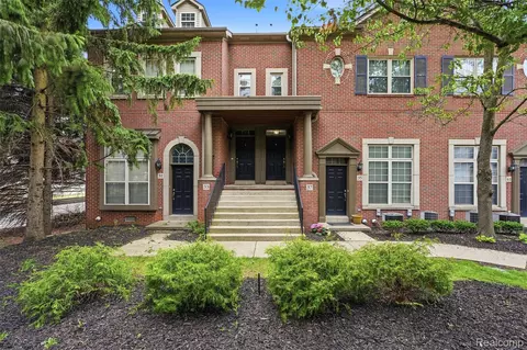 37 W Village Ln, Dearborn, MI 48124