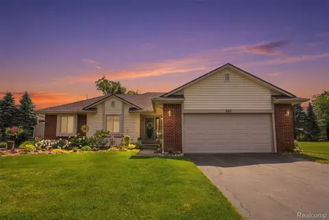 560 Alexander Dr, Commerce, MI 48390