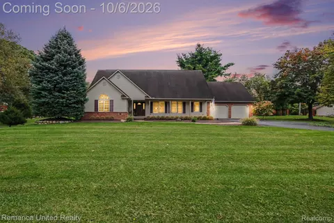 4838 Hy Dale Dr, Pinckney, MI 48169