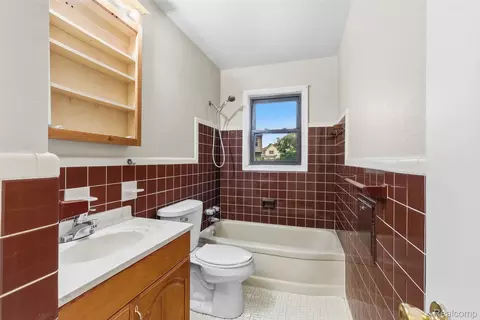 Bath - 1101 Mohawk Ave, Flint, MI 48507 photo 1 of 1