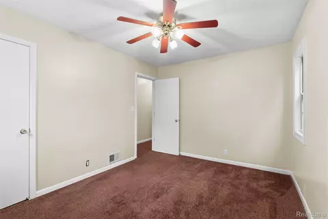 Bedroom - 1101 Mohawk Ave, Flint, MI 48507 photo 2 of 6