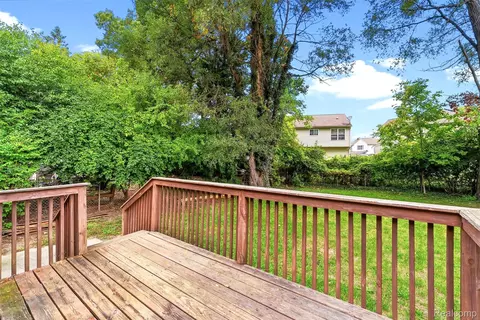 Exterior - 1101 Mohawk Ave, Flint, MI 48507 photo 3 of 9