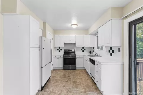 Kitchen - 1101 Mohawk Ave, Flint, MI 48507 photo 2 of 5