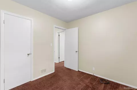 Bedroom - 1101 Mohawk Ave, Flint, MI 48507 photo 6 of 6