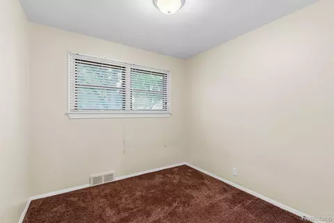 Bedroom - 1101 Mohawk Ave, Flint, MI 48507 photo 5 of 6