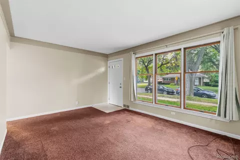 Living - 1101 Mohawk Ave, Flint, MI 48507 photo 3 of 3