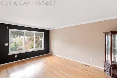 Living - 27262 Thomas Ave, Warren, MI 48092 photo 2 of 3