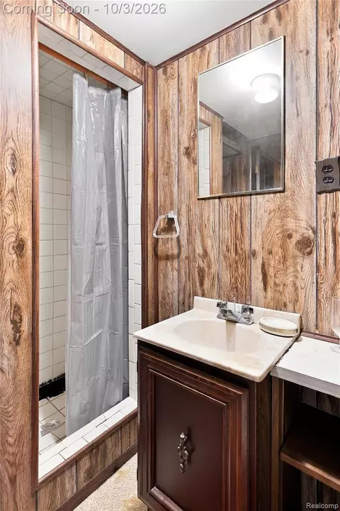 Bath - 27262 Thomas Ave, Warren, MI 48092 photo 4 of 5