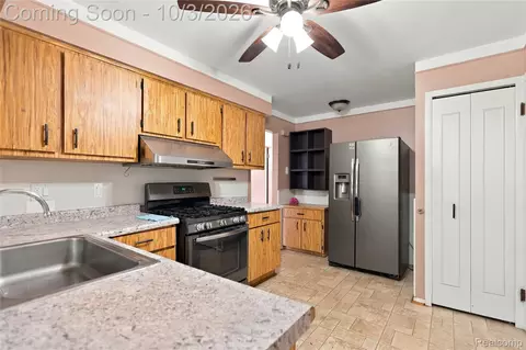 Kitchen - 27262 Thomas Ave, Warren, MI 48092 photo 1 of 4
