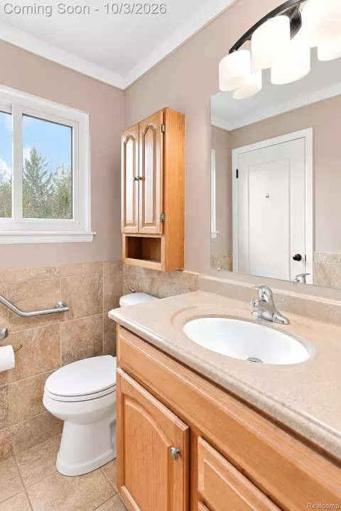 Bath - 27262 Thomas Ave, Warren, MI 48092 photo 3 of 5