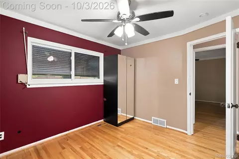 Bedroom - 27262 Thomas Ave, Warren, MI 48092 photo 4 of 8