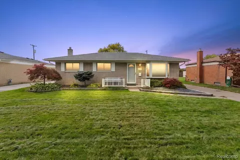 33759 Cornelissen Dr, Sterling Heights, MI 48312