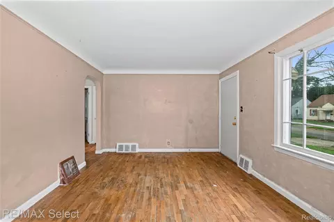 Entry Way - 723 Waldman Ave, Flint, MI 48507 photo 2 of 5