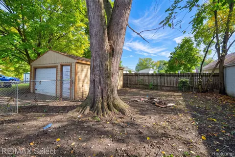 Exterior - 723 Waldman Ave, Flint, MI 48507 photo 3 of 3