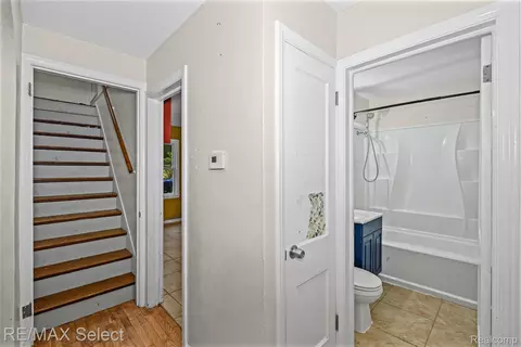 Entry Way - 723 Waldman Ave, Flint, MI 48507 photo 3 of 5
