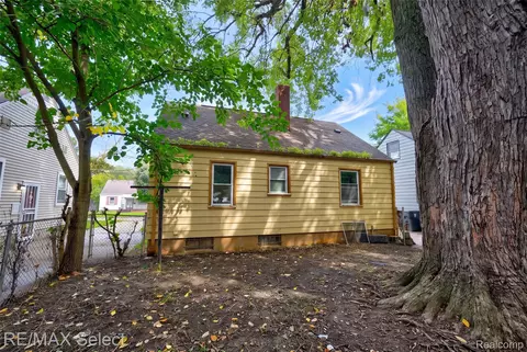 Exterior - 723 Waldman Ave, Flint, MI 48507 photo 2 of 3