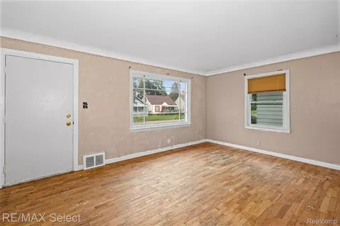 Living - 723 Waldman Ave, Flint, MI 48507 photo 1 of 1