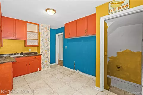Entry Way - 723 Waldman Ave, Flint, MI 48507 photo 1 of 5