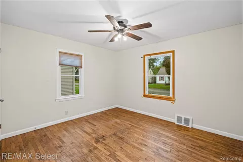 Bedroom - 723 Waldman Ave, Flint, MI 48507 photo 2 of 4