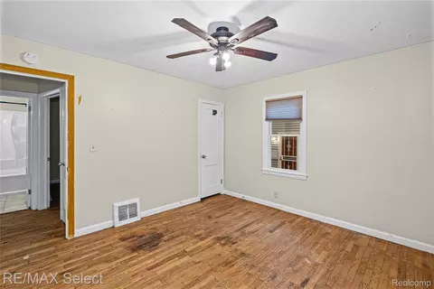Bedroom - 723 Waldman Ave, Flint, MI 48507 photo 3 of 4