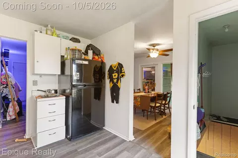 Entry Way - 1231 Vine St, Adrian, MI 49221 photo 1 of 1