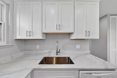 Kitchen - 2824 Roundtree Dr, Troy, MI 48083 photo 4 of 4