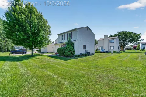 Exterior - 2824 Roundtree Dr, Troy, MI 48083 photo 1 of 4