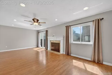 Living - 2824 Roundtree Dr, Troy, MI 48083 photo 2 of 5