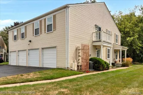273 Inlet Ct, Walled Lake, MI 48390