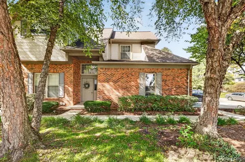 41435 S Copper Creek Dr W, Canton, MI 48187