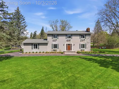 1848 Packer Rd, Bloomfield Hills, MI 48302