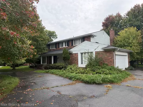 23162 Coventry Woods Ln, Southfield, MI 48034