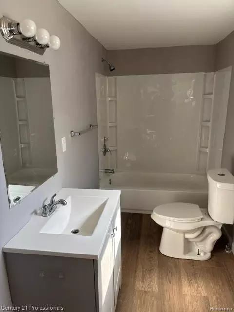 Bath - 22148 Rausch Ave, Eastpointe, MI 48021 photo 1 of 1