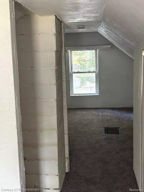 Entry Way - 22148 Rausch Ave, Eastpointe, MI 48021 photo 5 of 5
