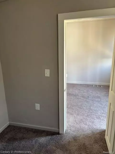 Entry Way - 22148 Rausch Ave, Eastpointe, MI 48021 photo 2 of 5