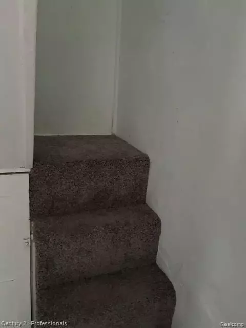 Entry Way - 22148 Rausch Ave, Eastpointe, MI 48021 photo 4 of 5