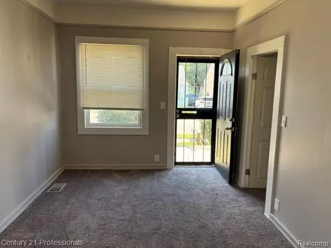 Entry Way - 22148 Rausch Ave, Eastpointe, MI 48021 photo 3 of 5