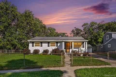 2773 Woodruff Ln, Ypsilanti, MI 48198