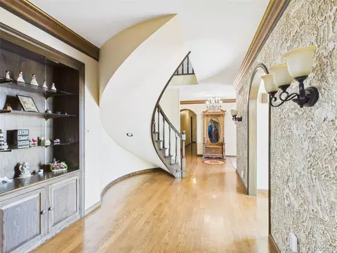 Entry Way - 9515 E Bristol Rd, Davison, MI 48423 photo 3 of 10