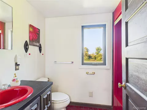 Bath - 9515 E Bristol Rd, Davison, MI 48423 photo 1 of 8
